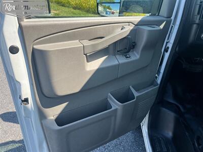 2018 Chevrolet Express 3500 11' Utility   - Photo 17 - Mount Joy, PA 17552