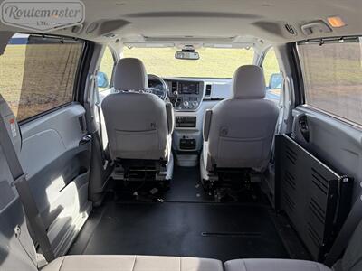 2019 Toyota Sienna XLE Handicap   - Photo 15 - Mount Joy, PA 17552