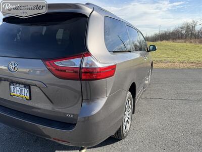 2019 Toyota Sienna XLE Handicap - Photo 12 - Mount Joy, PA 17552