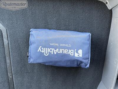 2019 Toyota Sienna XLE Handicap - Photo 15 - Mount Joy, PA 17552