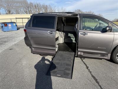 2019 Toyota Sienna XLE Handicap - Photo 16 - Mount Joy, PA 17552