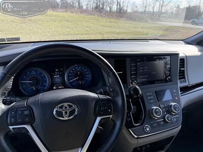 2019 Toyota Sienna XLE Handicap   - Photo 4 - Mount Joy, PA 17552