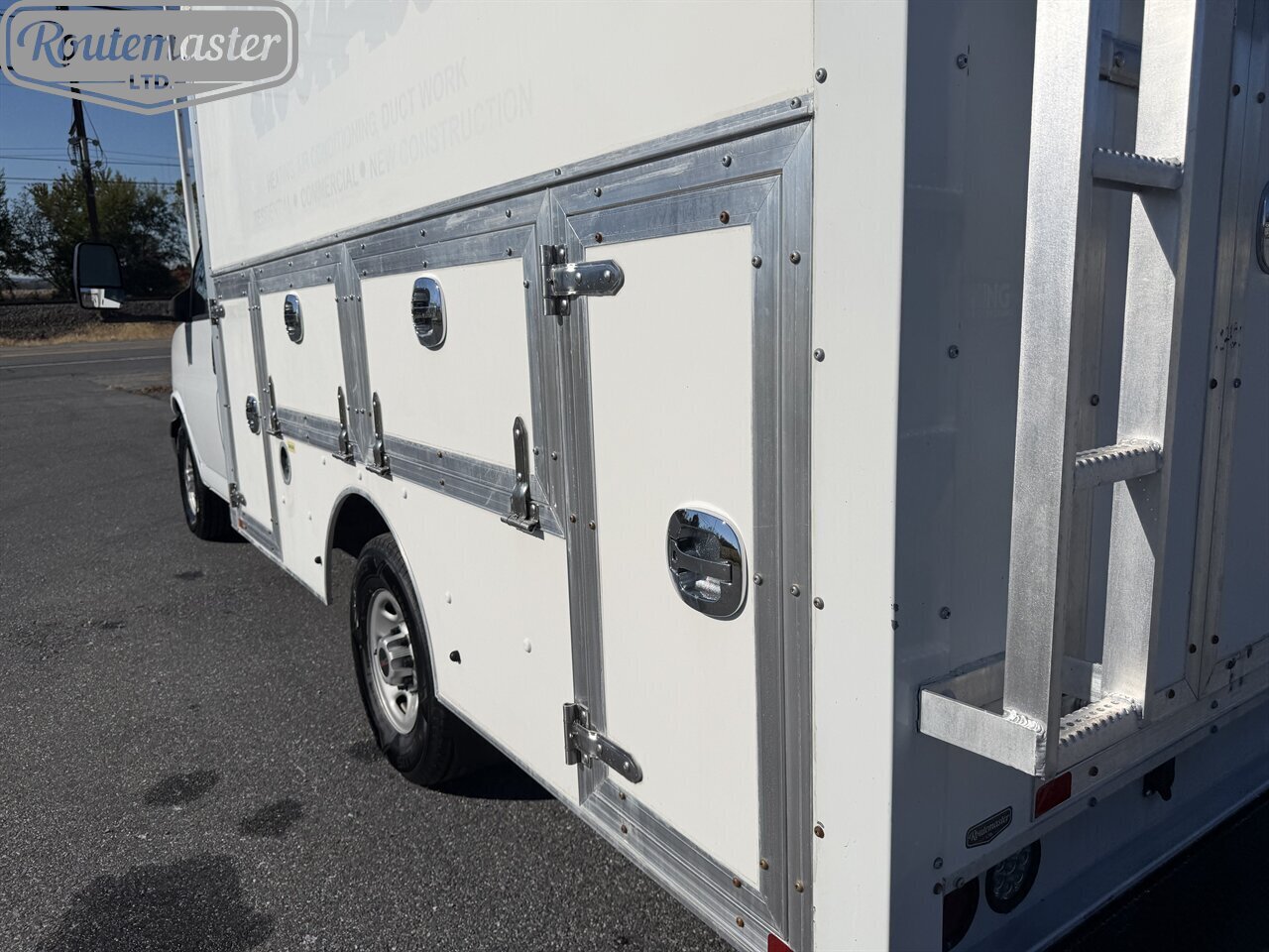 2020 GMC Savana 3500 12' Utility - Photo 10 - Mount Joy, PA 17552