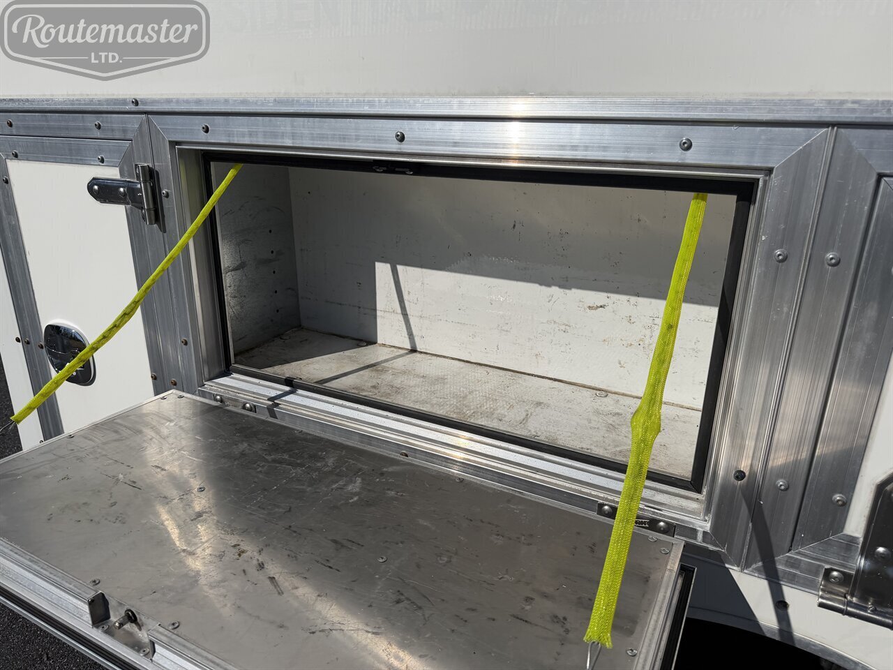 2020 GMC Savana 3500 12' Utility - Photo 23 - Mount Joy, PA 17552
