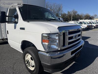 2022 Ford E-Series Van E-350 15' Box   - Photo 2 - Mount Joy, PA 17552