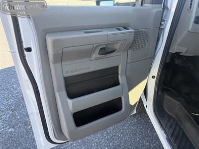 2022 Ford E-Series Van E-350 15' Box   - Photo 17 - Mount Joy, PA 17552