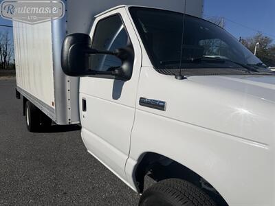 2022 Ford E-Series Van E-350 15' Box   - Photo 4 - Mount Joy, PA 17552