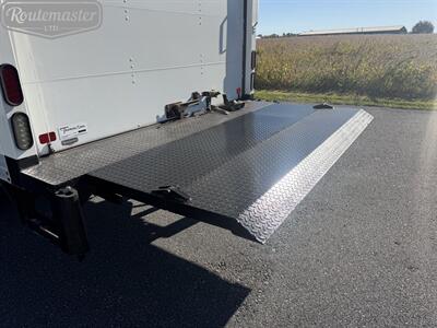 2022 Ford E-Series Van E-350 15' Box   - Photo 16 - Mount Joy, PA 17552