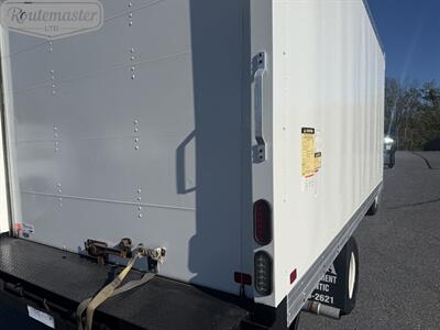 2022 Ford E-Series Van E-350 15' Box   - Photo 12 - Mount Joy, PA 17552