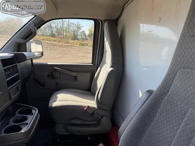 2019 Chevrolet Express 3500 12' Box   - Photo 15 - Mount Joy, PA 17552