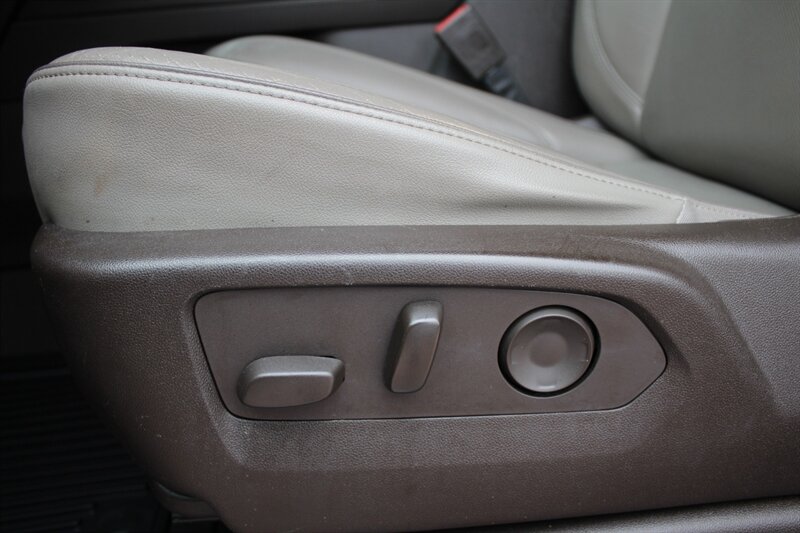 2021 GMC Yukon XL SLT - Photo 15 - Lexington, SC 29073