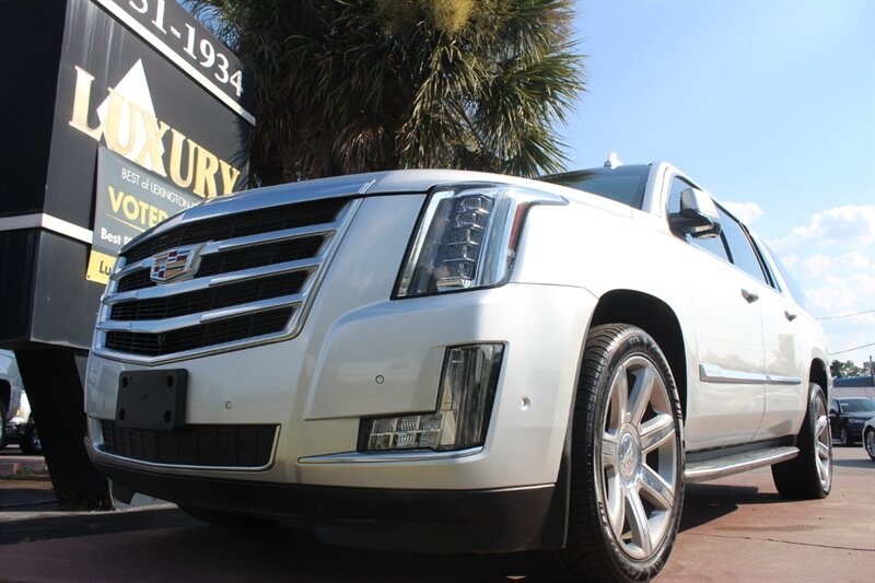 2019 Cadillac Escalade ESV Luxury   - Photo 1 - Lexington, SC 29073
