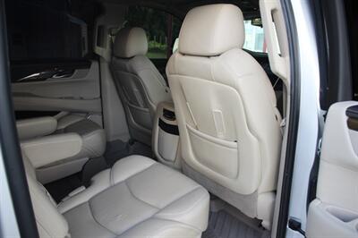 2019 Cadillac Escalade ESV Luxury   - Photo 30 - Lexington, SC 29073