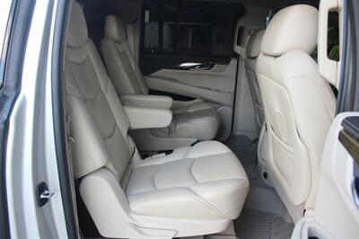 2019 Cadillac Escalade ESV Luxury   - Photo 29 - Lexington, SC 29073