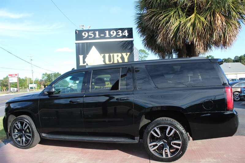 2019 Chevrolet Suburban LT photo 4