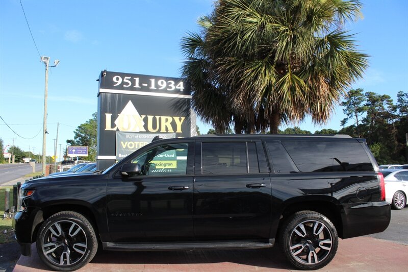 2019 Chevrolet Suburban LT photo 3