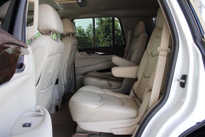 2017 Cadillac Escalade Premium Luxury - Photo 24 - Lexington, SC 29073