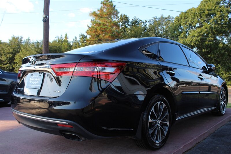 2018 Toyota Avalon XLE photo 3