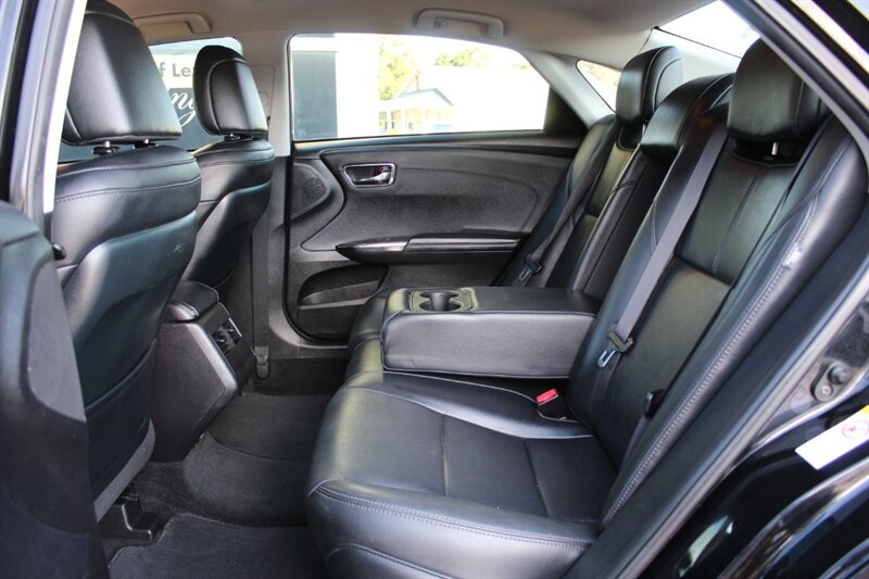 2018 Toyota Avalon XLE photo 16