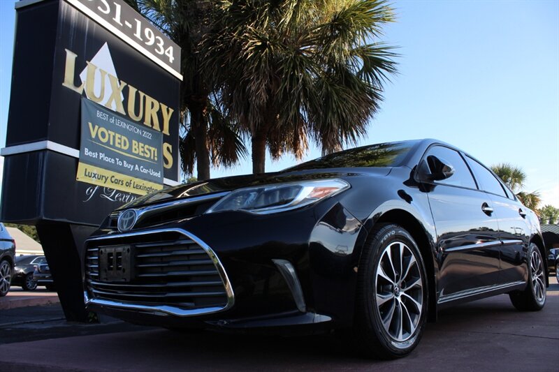 2018 Toyota Avalon XLE   - Photo 2 - Lexington, SC 29073