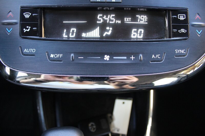 2018 Toyota Avalon XLE photo 32