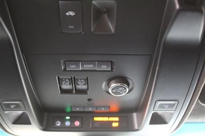2016 Cadillac Escalade Platinum   - Photo 18 - Lexington, SC 29073