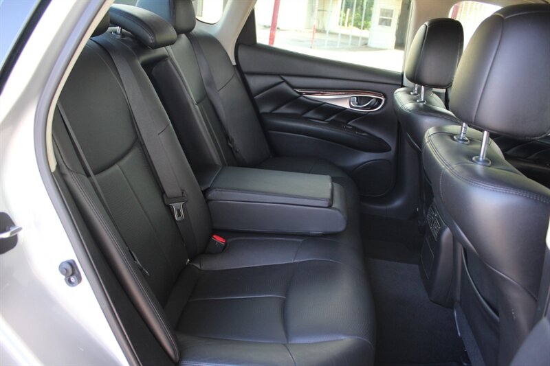 2016 INFINITI Q70 3.7 - Photo 25 - Lexington, SC 29073