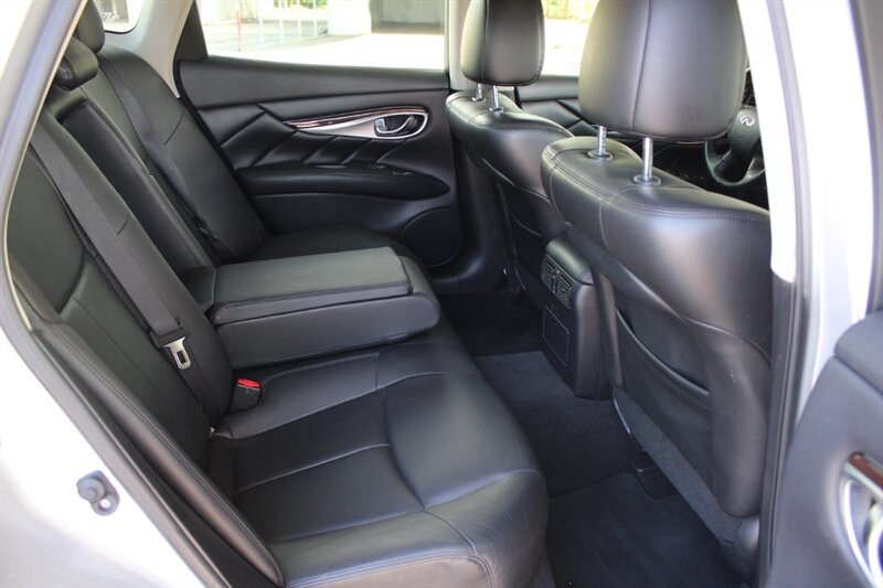 2016 INFINITI Q70 3.7 - Photo 23 - Lexington, SC 29073