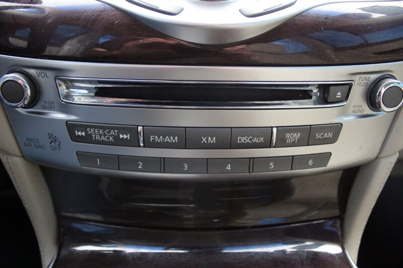 2016 INFINITI Q70L 3.7 - Photo 32 - Lexington, SC 29073