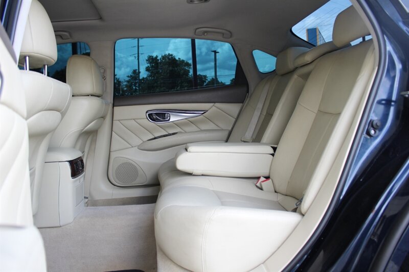 2016 INFINITI Q70L 3.7 - Photo 15 - Lexington, SC 29073