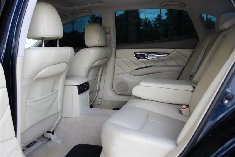 2016 INFINITI Q70L 3.7 - Photo 17 - Lexington, SC 29073