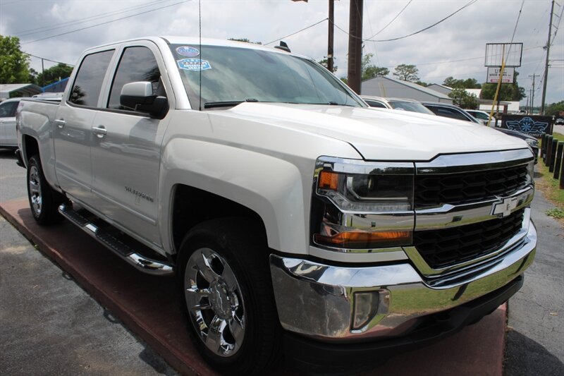 2018 Chevrolet Silverado 1500 LT - Photo 8 - Lexington, SC 29073