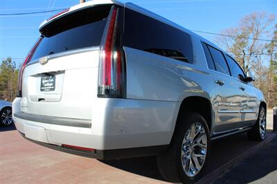 2018 Cadillac Escalade ESV Platinum   - Photo 10 - Lexington, SC 29073