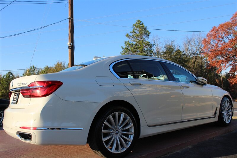 2016 BMW 740i - Photo 10 - Lexington, SC 29073