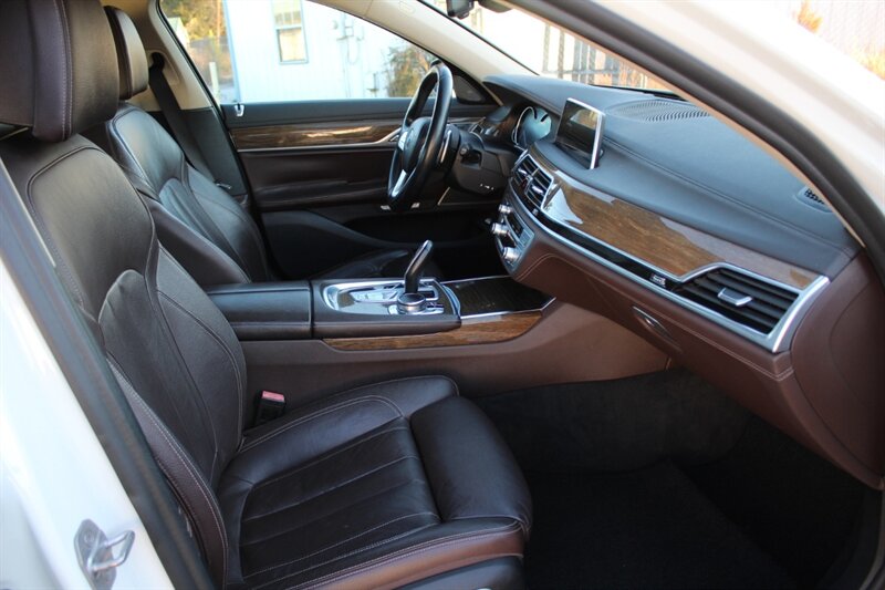 2016 BMW 740i - Photo 34 - Lexington, SC 29073