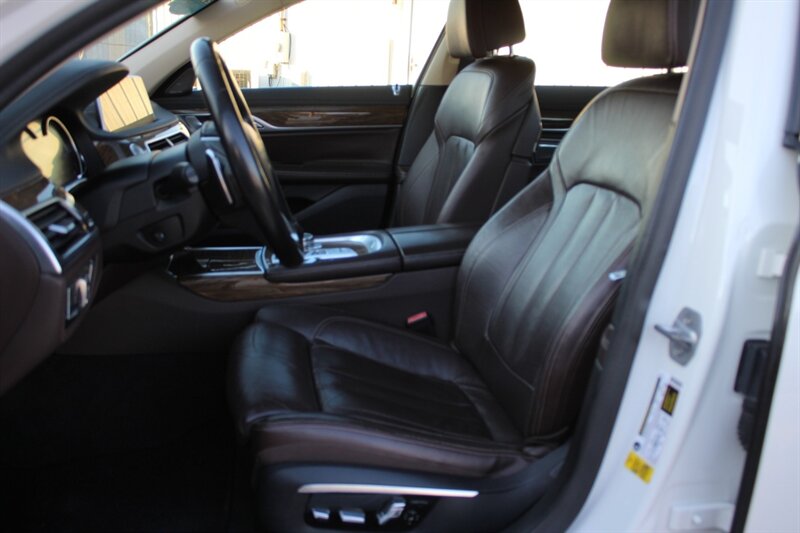 2016 BMW 740i - Photo 17 - Lexington, SC 29073