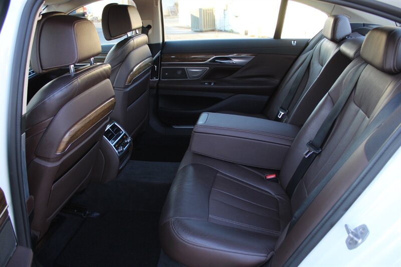 2016 BMW 740i - Photo 22 - Lexington, SC 29073