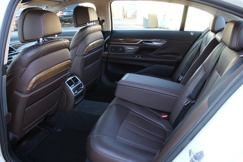 2016 BMW 740i - Photo 24 - Lexington, SC 29073