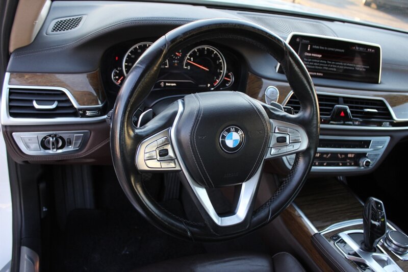 2016 BMW 740i - Photo 20 - Lexington, SC 29073