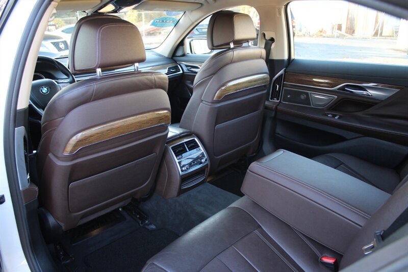 2016 BMW 740i - Photo 23 - Lexington, SC 29073