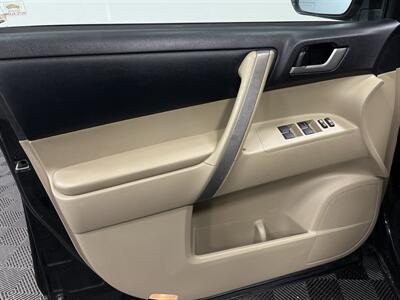 2013 Toyota Highlander SE   - Photo 19 - West Bountiful, UT 84087