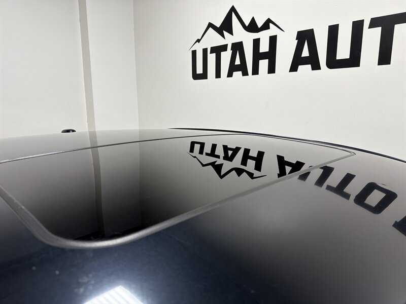 2012 Toyota Camry SE V6 - Photo 4 - West Bountiful, UT 84087