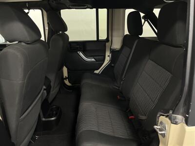 2011 Jeep Wrangler Unlimited Rubicon   - Photo 13 - West Bountiful, UT 84087