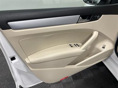 2012 Volkswagen Passat SE PZEV   - Photo 14 - West Bountiful, UT 84087