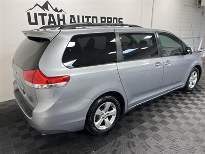 2014 Toyota Sienna LE 8-Passenger Auto Access Seat   - Photo 3 - West Bountiful, UT 84087