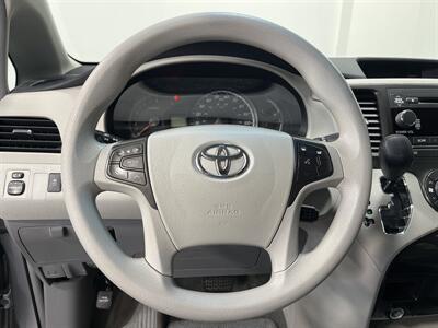 2014 Toyota Sienna LE 8-Passenger Auto Access Seat   - Photo 21 - West Bountiful, UT 84087