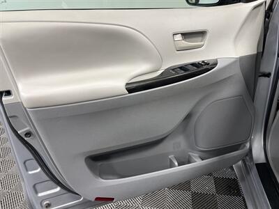 2014 Toyota Sienna LE 8-Passenger Auto Access Seat   - Photo 14 - West Bountiful, UT 84087