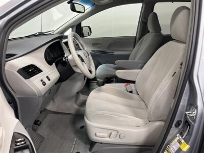 2014 Toyota Sienna LE 8-Passenger Auto Access Seat   - Photo 15 - West Bountiful, UT 84087