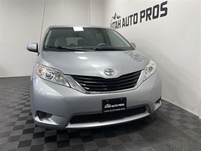 2014 Toyota Sienna LE 8-Passenger Auto Access Seat   - Photo 4 - West Bountiful, UT 84087