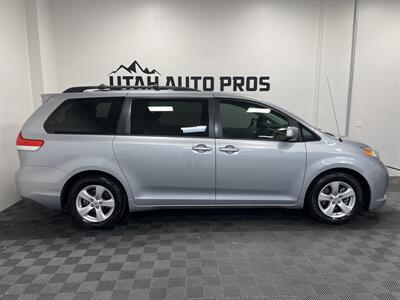 2014 Toyota Sienna LE 8-Passenger Auto Access Seat   - Photo 2 - West Bountiful, UT 84087